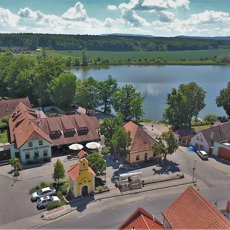 ホテル Sindlovska Krcma チェスケー・ブジェヨヴィツェ エクステリア 写真